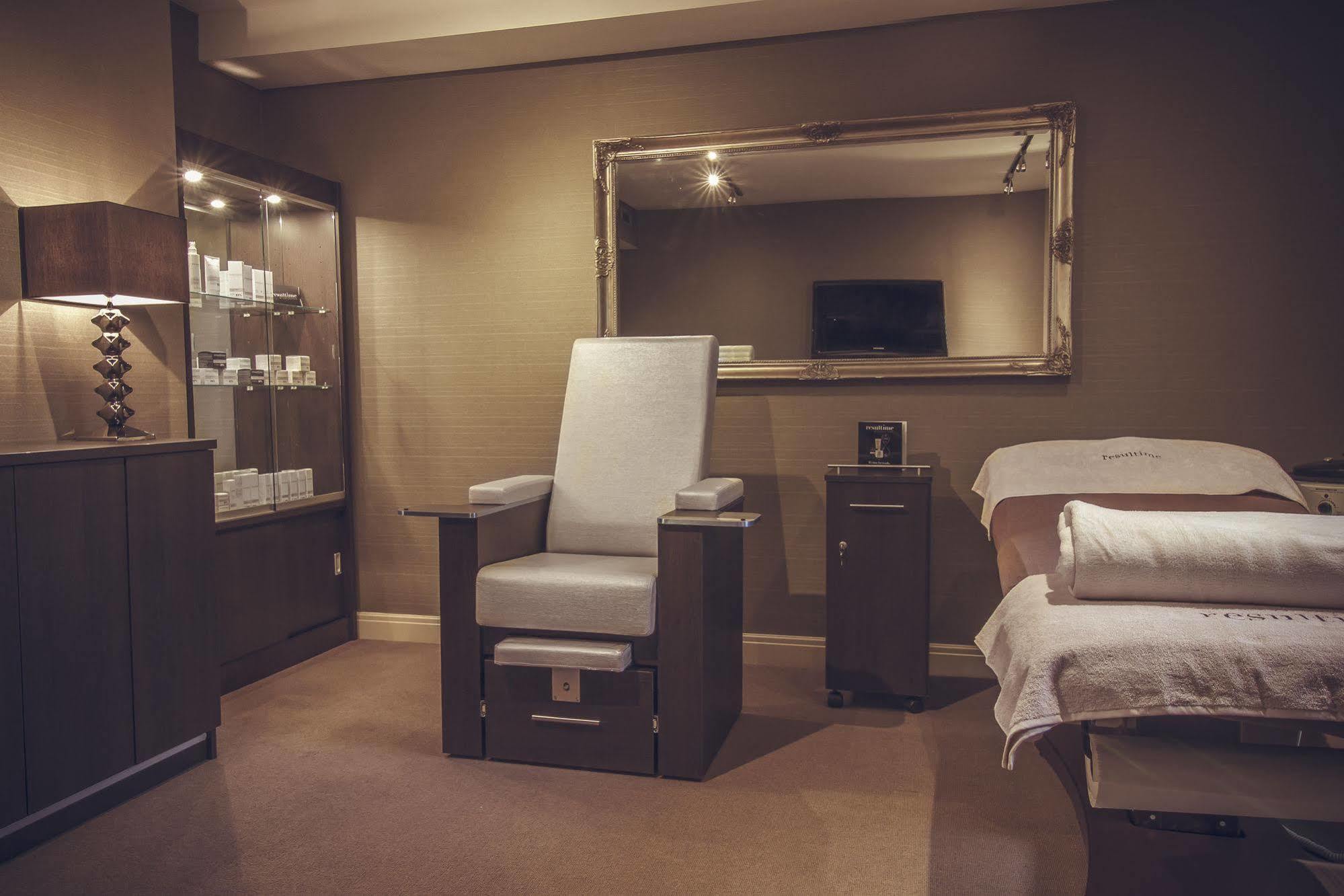 Peak Edge Hotel Честерфилд Экстерьер фото
